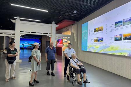 离退处党委离休在职党支部开展参观广西规划馆主题党日活动