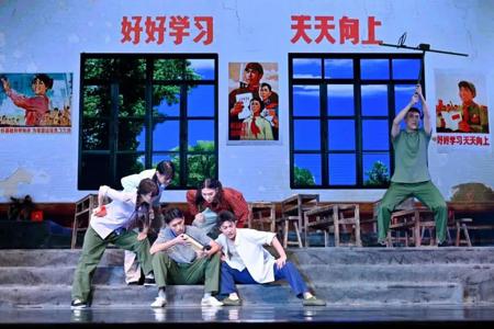 原创话剧《少年黄大年》 在南宁隆重上演