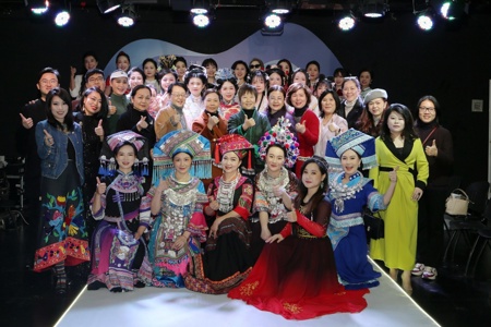 Beat365举办“魅力绽放·艺彩纷呈‘三八’国际劳动妇女节教职工时装秀”